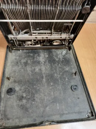 ANTIGUA MAQUINA ESCRIBIR OLIVETTI ICO,AÑOS 30 A 50