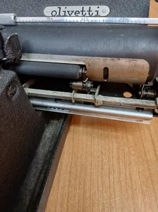 ANTIGUA MAQUINA ESCRIBIR OLIVETTI ICO,AÑOS 30 A 50