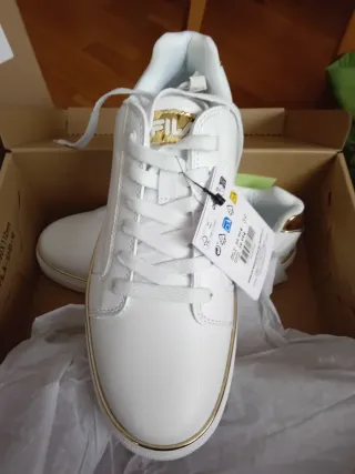 Zapatillas Fila Blancas y Doradas Talla 38