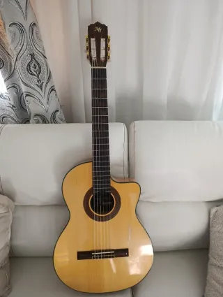 Guitarra flamenca con cutaway