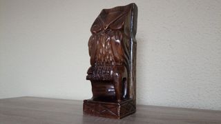 figura buho madera tótem
