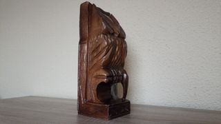 figura buho madera tótem