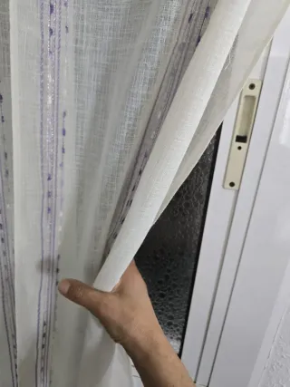 Juego 2 cortinas beige y blancas