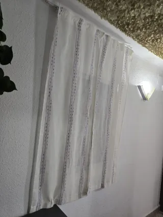 Juego 2 cortinas beige y blancas