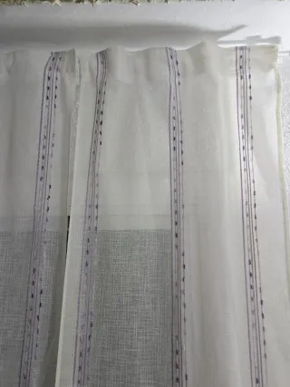 Juego 2 cortinas beige y blancas