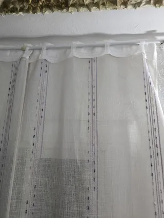 Juego 2 cortinas beige y blancas