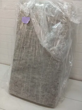 Base para alfombra en tono gris