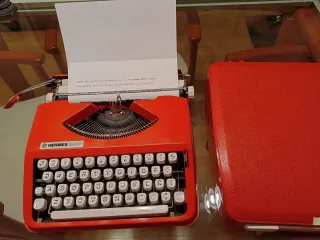 Máquina de escribir Hermes Baby Naranja vintage