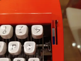Máquina de escribir Hermes Baby Naranja vintage