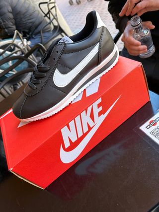 Nike Talla 39 Negro/Blanco