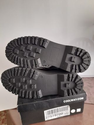 Botas sin estrenar. Número 40.