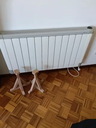 Radiador eléctrico blanco y gris