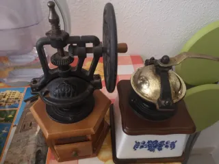 2 Molinillos Café Antiguos
