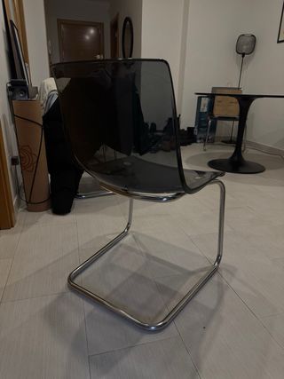 3 Sillas IKEA TOBIAS transparentes gris ahumado