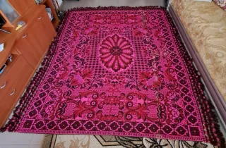 Alfombra artesanal rosa y marrón