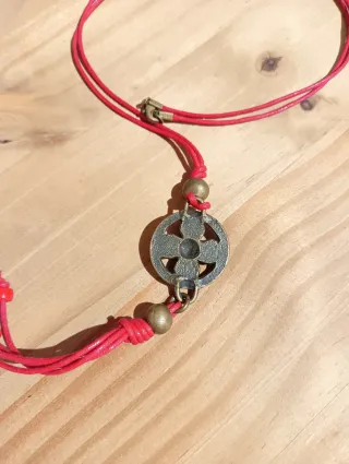 Collar vintage flor roja y dorada