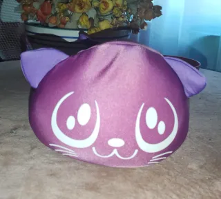 Peluche gato morado con relleno de bolitas