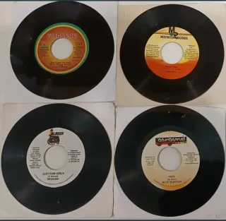 40 Vinilos Reggae Dancehall, de 7". LEER ANUNCIO