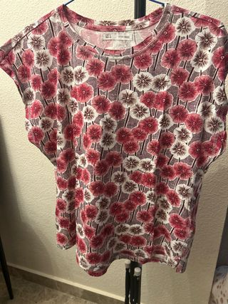 Camiseta Sfera Basic Estampada Flores Talla S