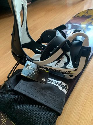 Tabla snowboard , fijaciones, botas, fundas