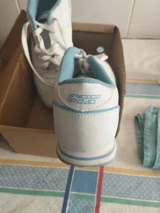 Zapatillas deportivas blancas y azules Talla 40