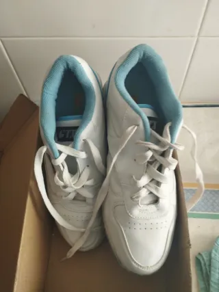 Zapatillas deportivas blancas y azules Talla 40