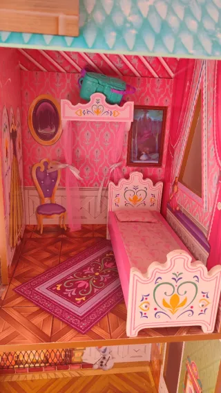 Casa de muñecas en buen estado