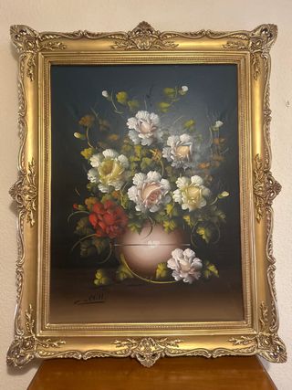 Cuadro floral con marco dorado