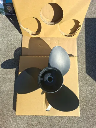 Hélice Solas 1511-148-17 Mercruiser/Honda