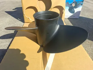 Hélice Solas 1511-148-17 Mercruiser/Honda