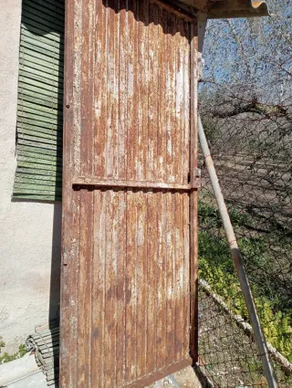 Puerta de hierro de segunda mano