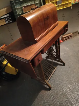 Máquina de coser Singer antigua