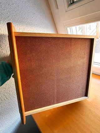 Escritorio de madera con dos cajoneras