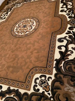 Almohadas estilo árabe marrón y dorado