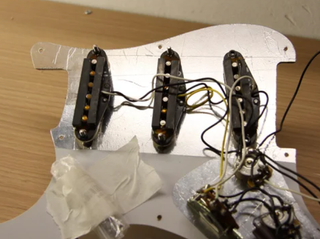 Squier Stratocaster 70s pastillas Fender std