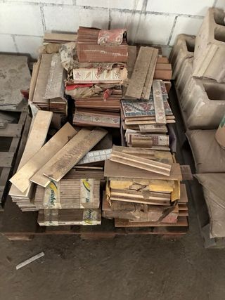 Puerta de cristal con marco marrón