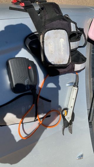 Tijera Eléctrica con Batería y Bolsa