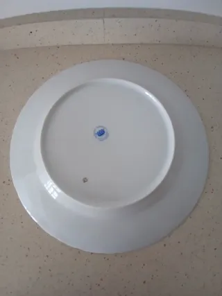 Juego de 12 Platos de Porcelana Blanca con Borde D