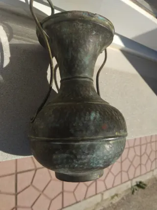 Jarra de metal antigua