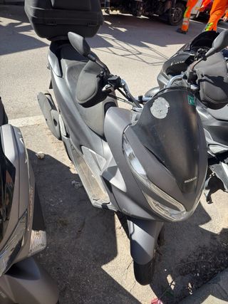 Honda PCX 125 Gris Oscuro 2019