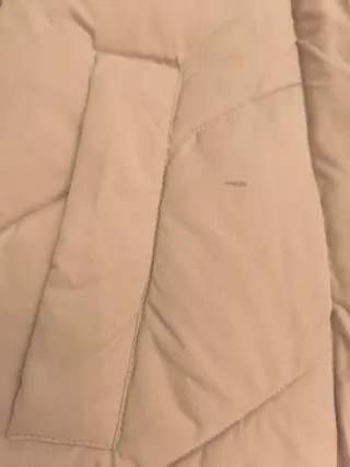 Plumífero rosa Zara talla 8-9, tiene una manchita