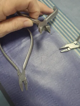 3 Alicates Odontología