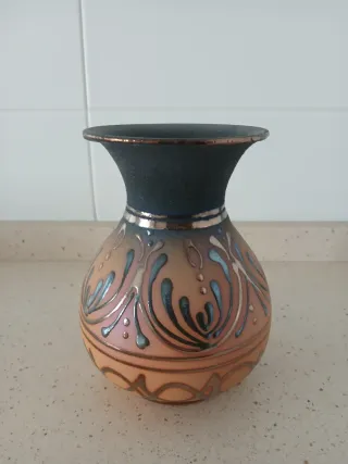 Jarrón de cerámica decorado
