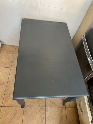 Mesa de madera grande gris