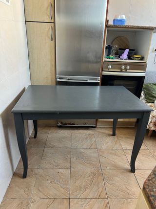 Mesa de madera grande gris