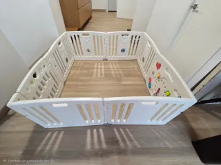 Parque infantil blanco para bebés