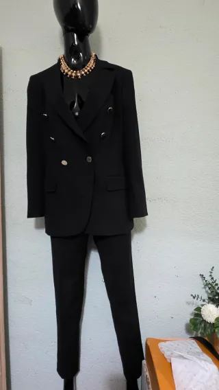 Traje Claudie Pierlot y Purificación García Negro