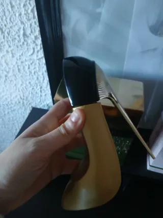 Perfume tacón rojo y negro 3€