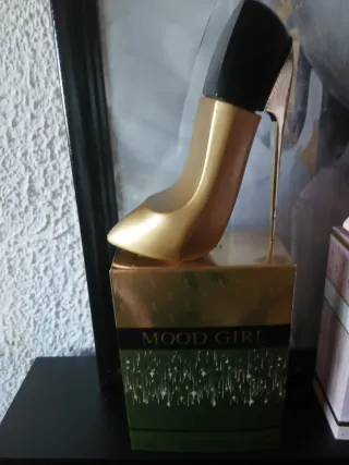 Perfume tacón rojo y negro 3€