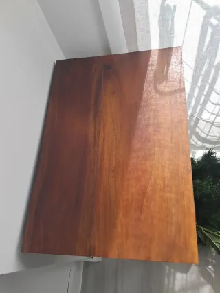 Mesa auxiliar de madera maciza